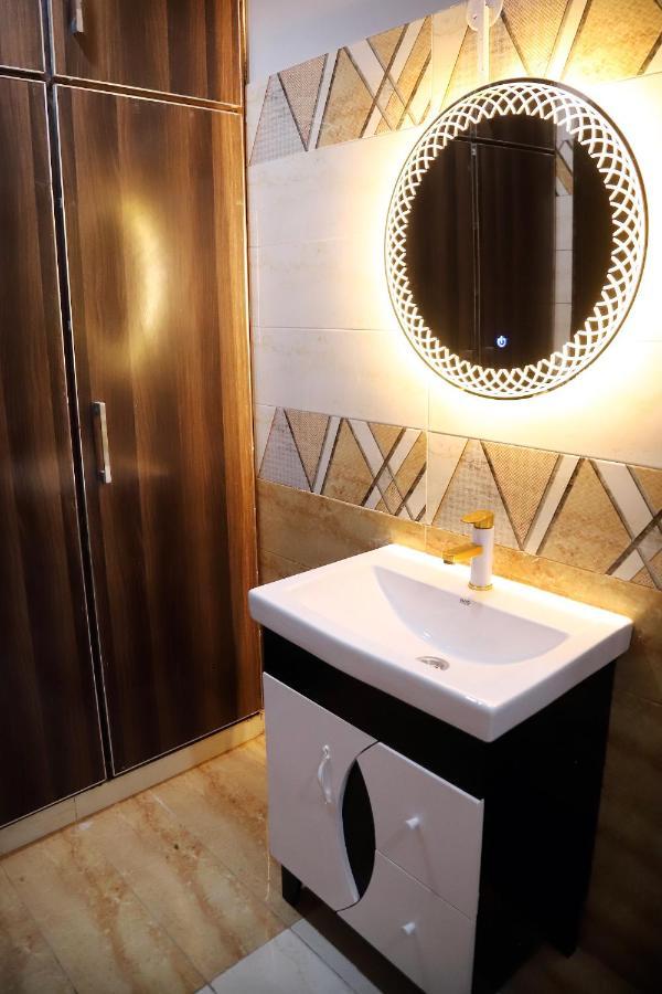 Adara Suites Lahore Ngoại thất bức ảnh