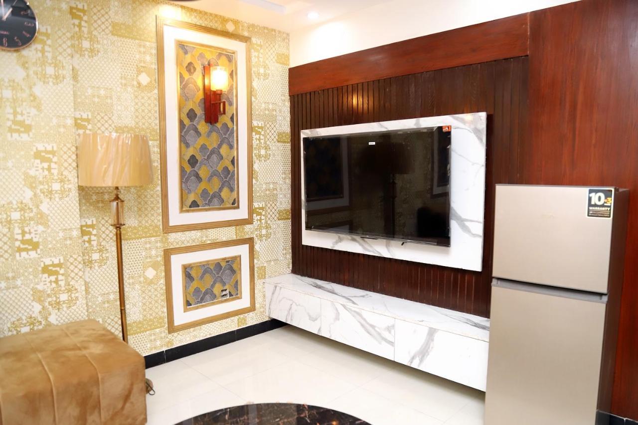 Adara Suites Lahore Ngoại thất bức ảnh